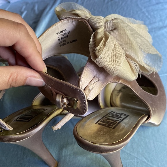 Bow Heels - Picture 4 of 6